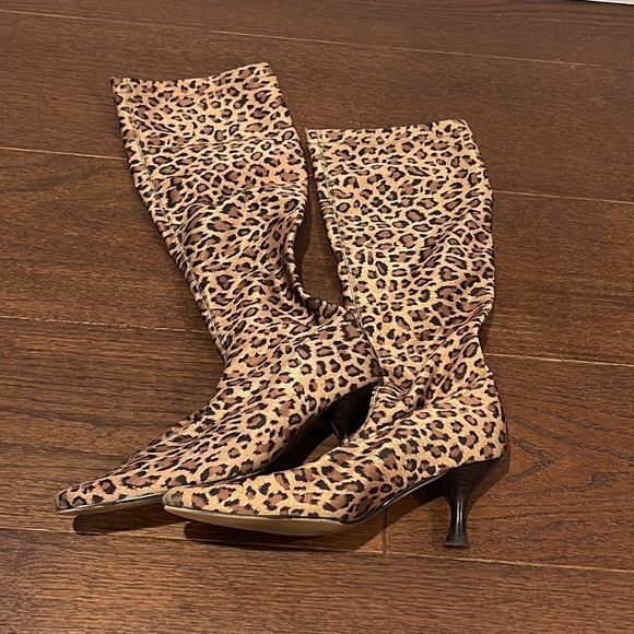 Valerie Stevens Women’s Leopard Pull On Boots Size 8.5 - Picture 1 of 4